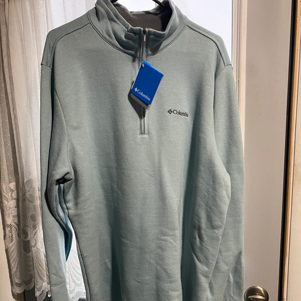Brand new, never worn Columbia quarter zip